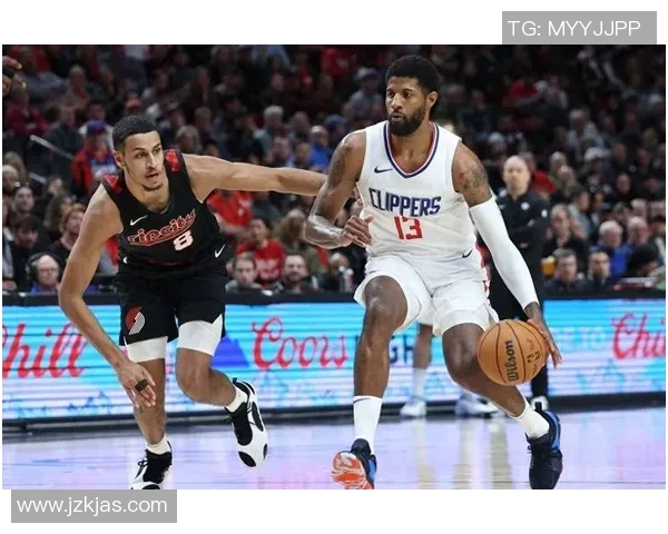 洛杉矶快船与费城76人激战正酣谁能在NBA赛场上笑到最后